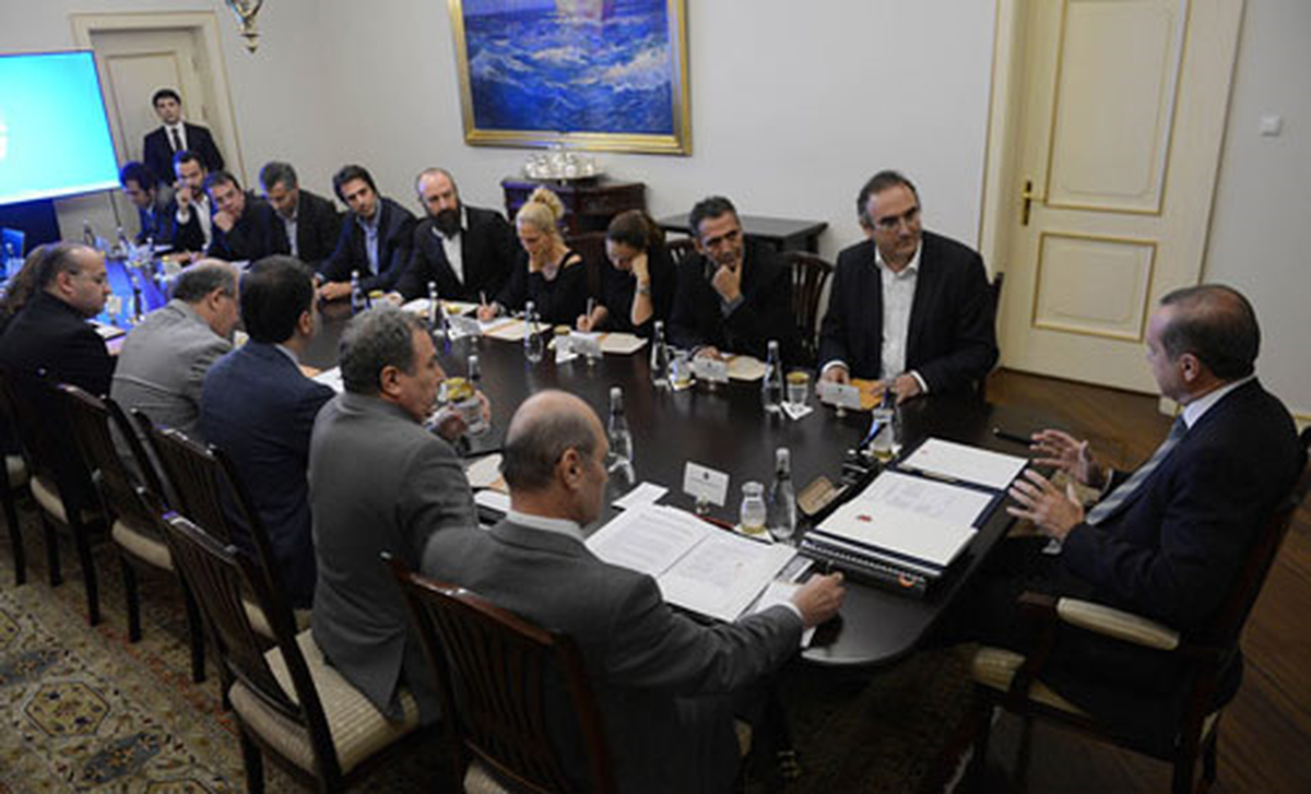 Sunay Akın Twitter'dan İsyan Etti