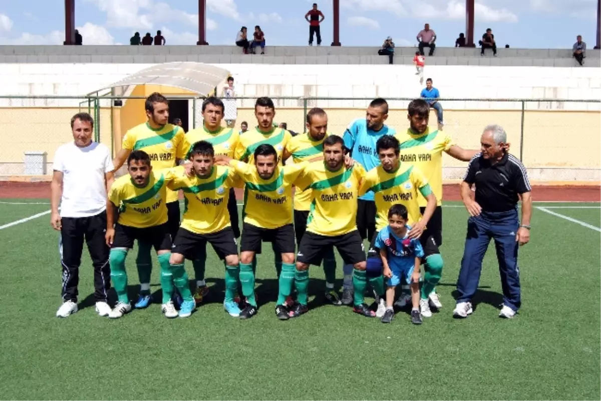 Suşehri Belediyespor Şampiyonluk Kupasını Aldı