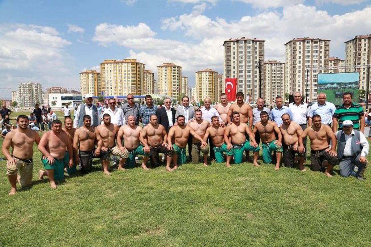 Talas\'ta 2. Karakucak Güreş Heyecanı