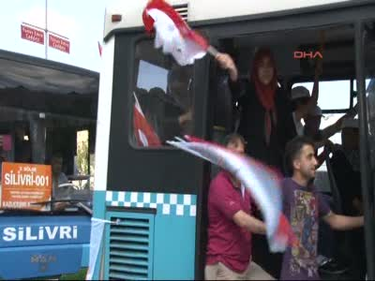 Tekne ve Otobüslerle Mitinge Geldiler