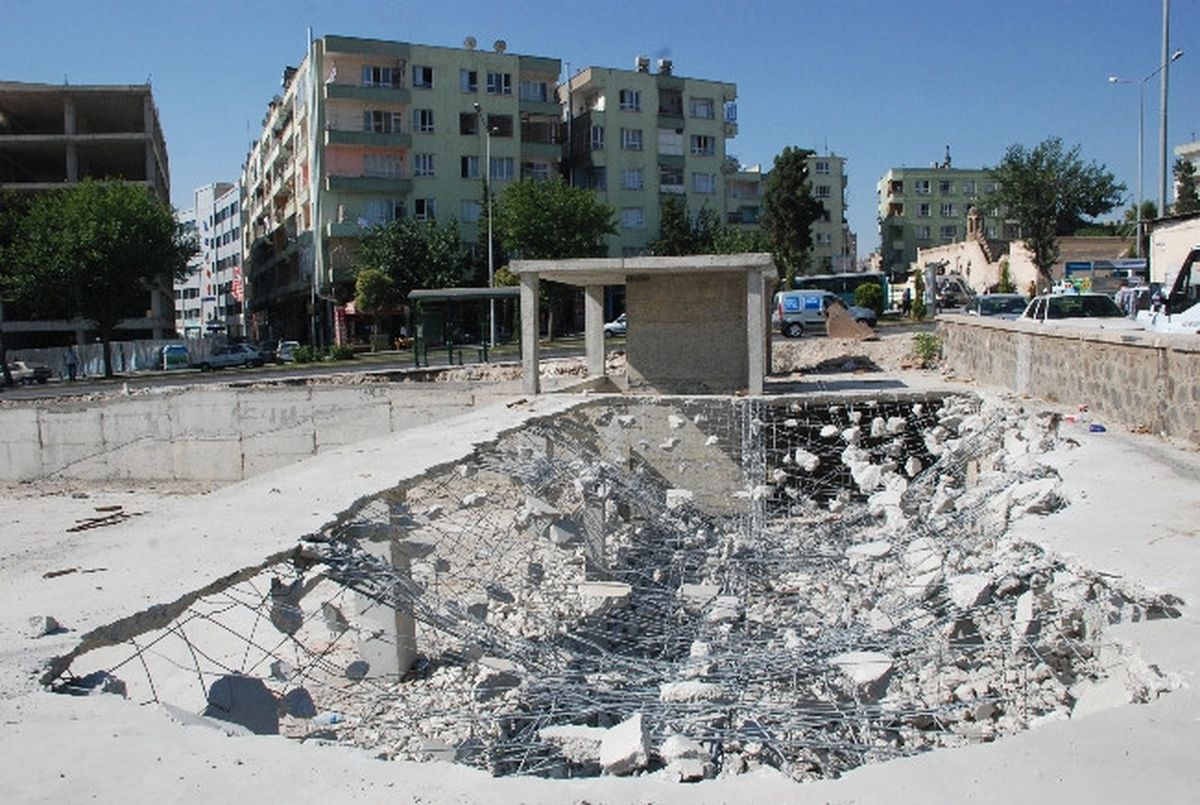 Topçu Meydanında Yıkım