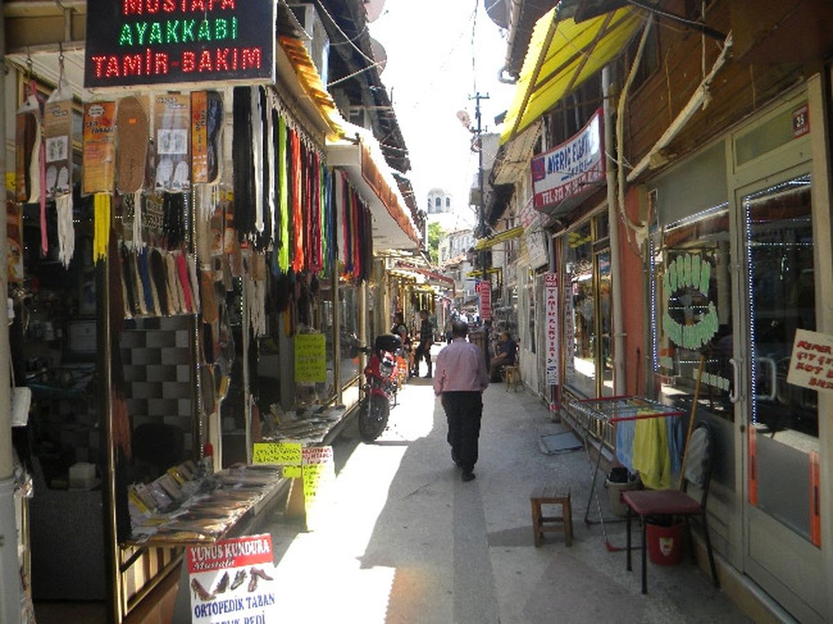 Ucuz Ayakkabıya Tamir Yok