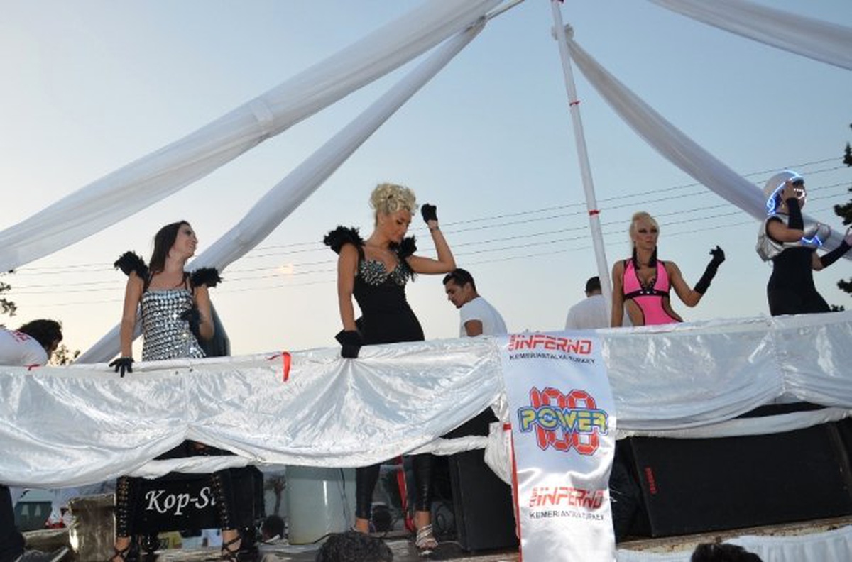 10. Kemer Altın Nar Festivali Başladı
