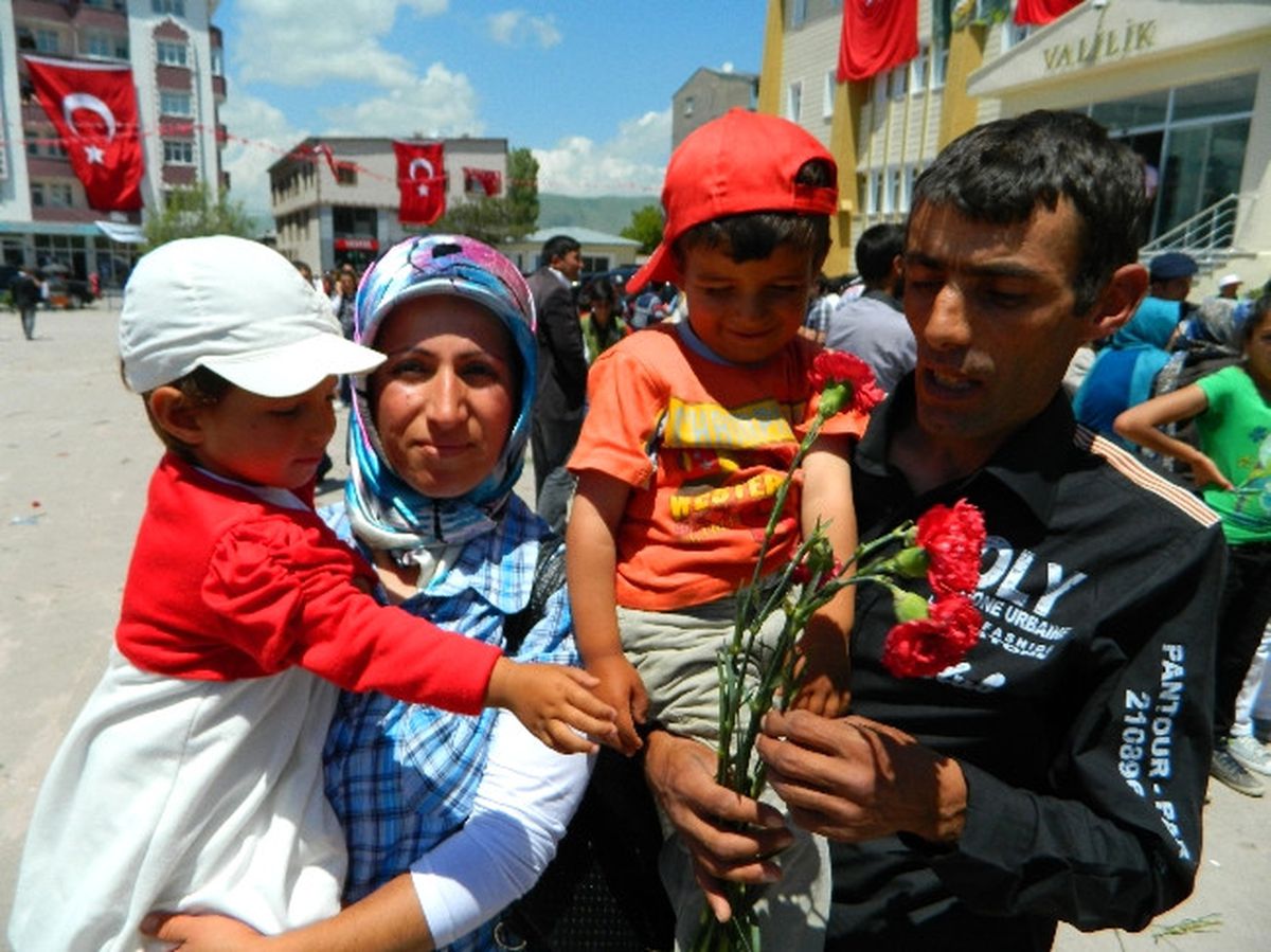 2 Yaşındaki Çocuğun Bir Gözü Mavi Diğer Gözü Kahverengi