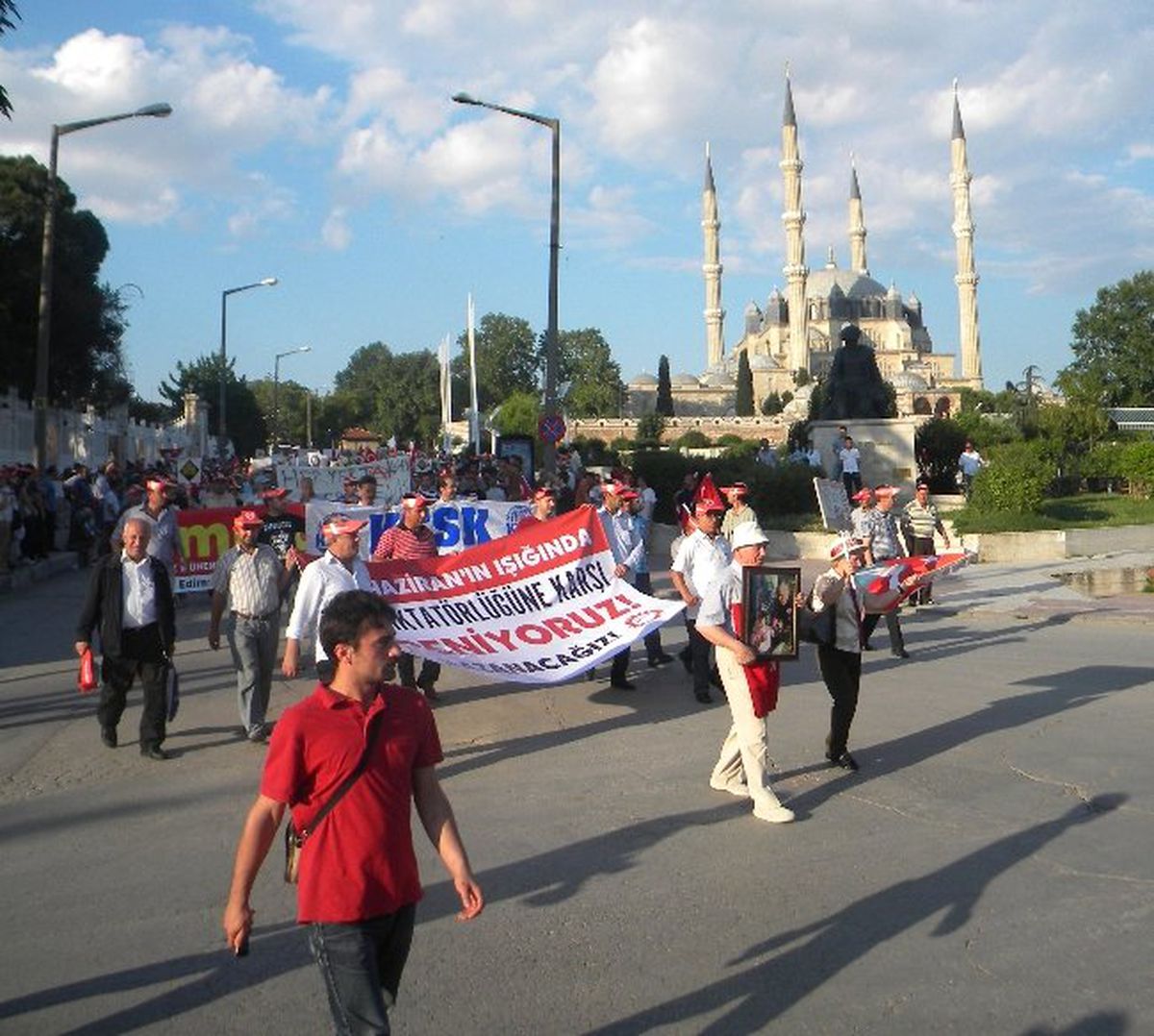 Yürüyerek Gezi Parkı Olaylarını Protesto Ettiler