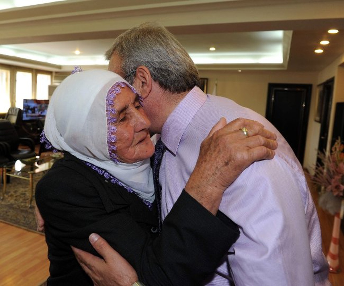 75'lik Zahide Nine Yol 'Teşekkür'ü İçin Vali Karaloğlu'nu Makamında Ziyaret Etti