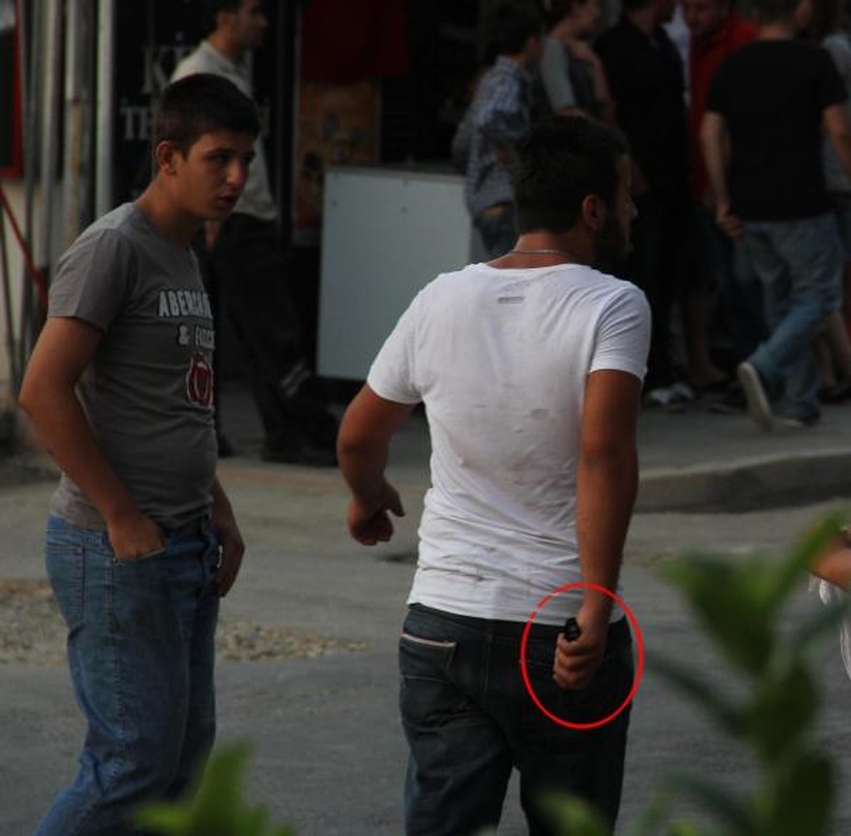Adana\'da Eli Bıçaklı Eylemciler Gözaltında