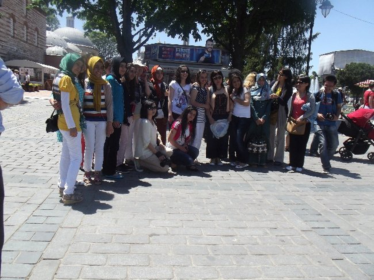 AK Parti Milletvekili İçten 22 Öğrenciyi İstanbul'a Gönderdi