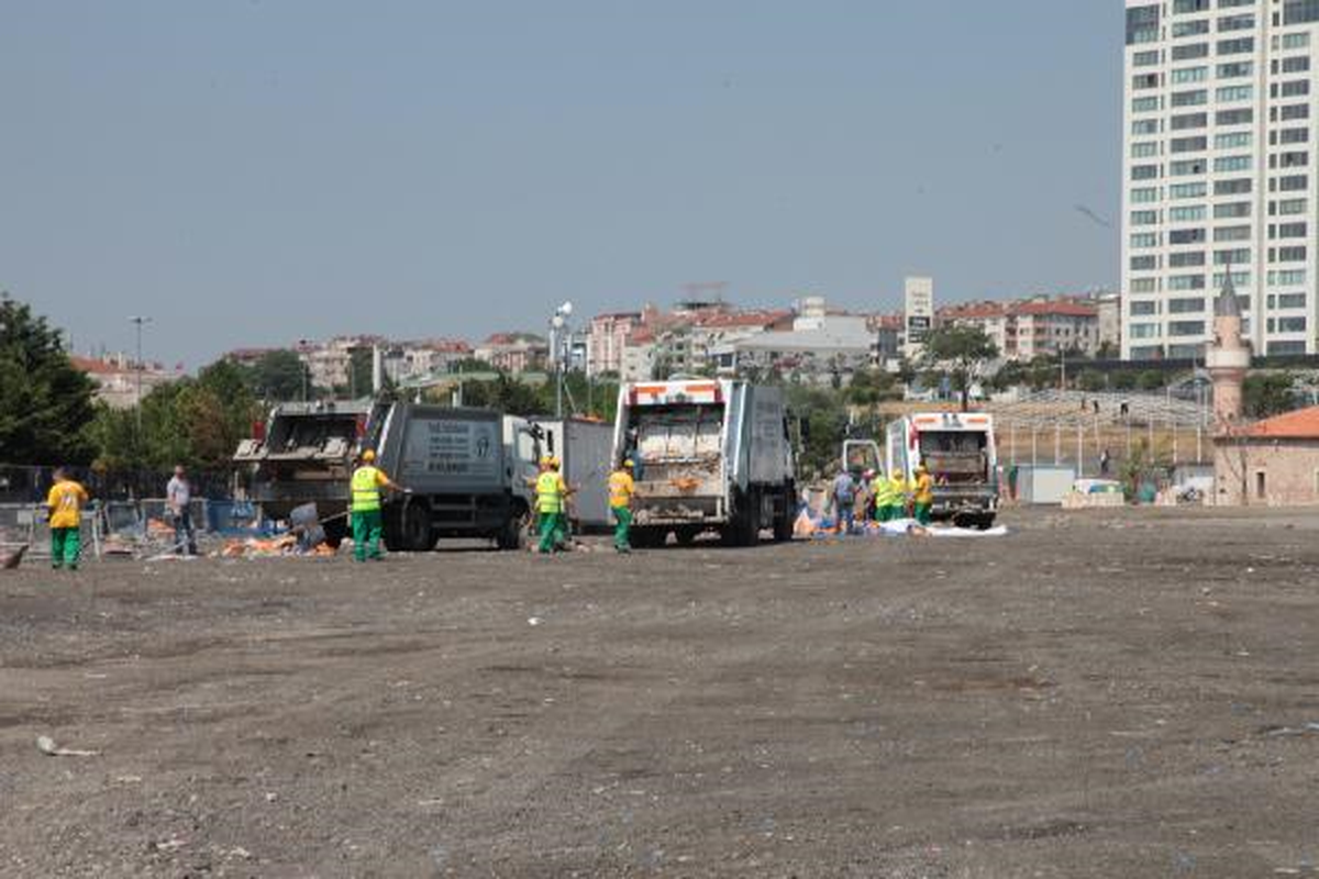 AK Parti Mitinginde 35 Kamyon Katı Atık Toplandı