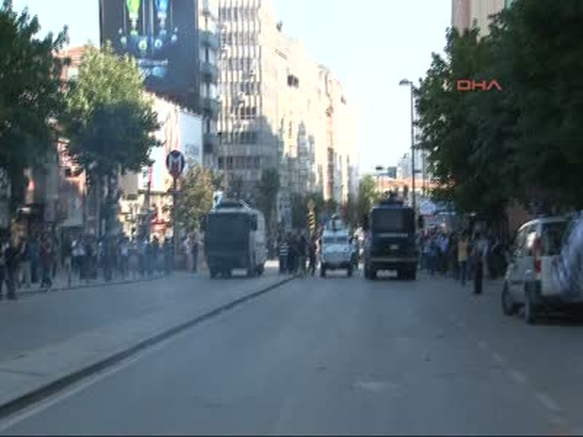 Aktüel Görüntüyle) Şişli\'de Polis Müdahalesi