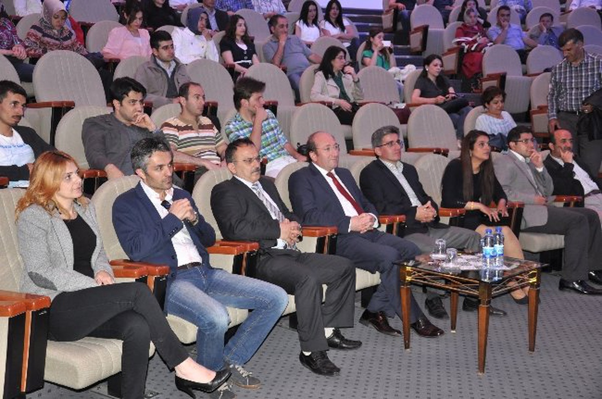 Atatürk Üniversitesi'nde Fotoğraf Söyleşisi