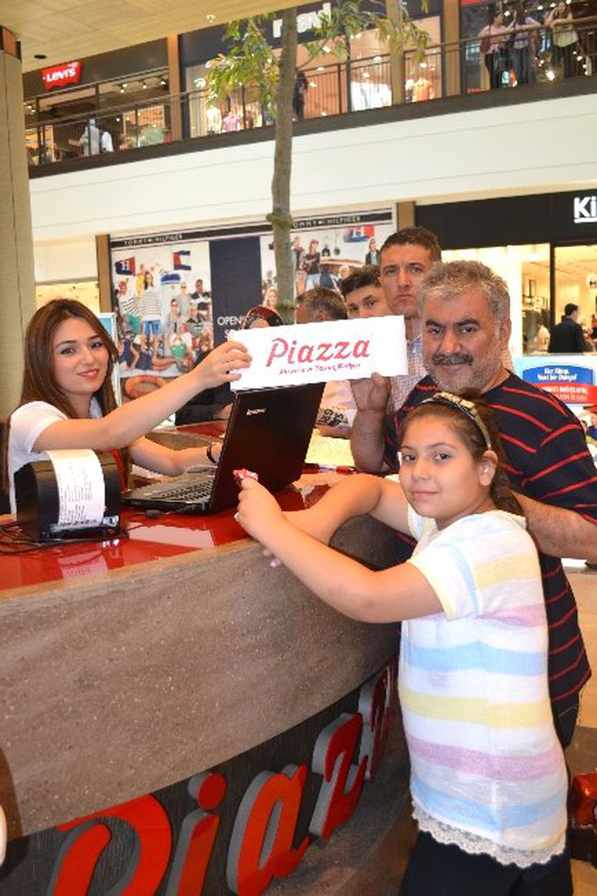 Babalara Bir Hediye de Piazza\'dan