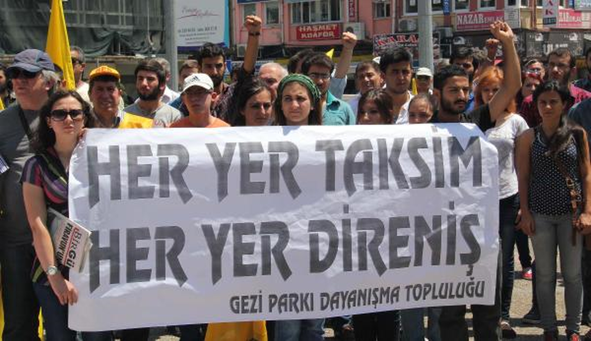 Balıkesir\'de Çalışanlar Gezi Parkı İçin Meydanlarda