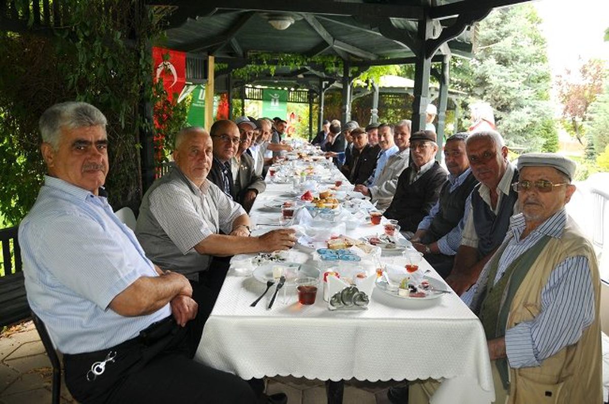 Başkan Ataç\'tan Şehit Ailelerinin Babalar Günü Ziyareti