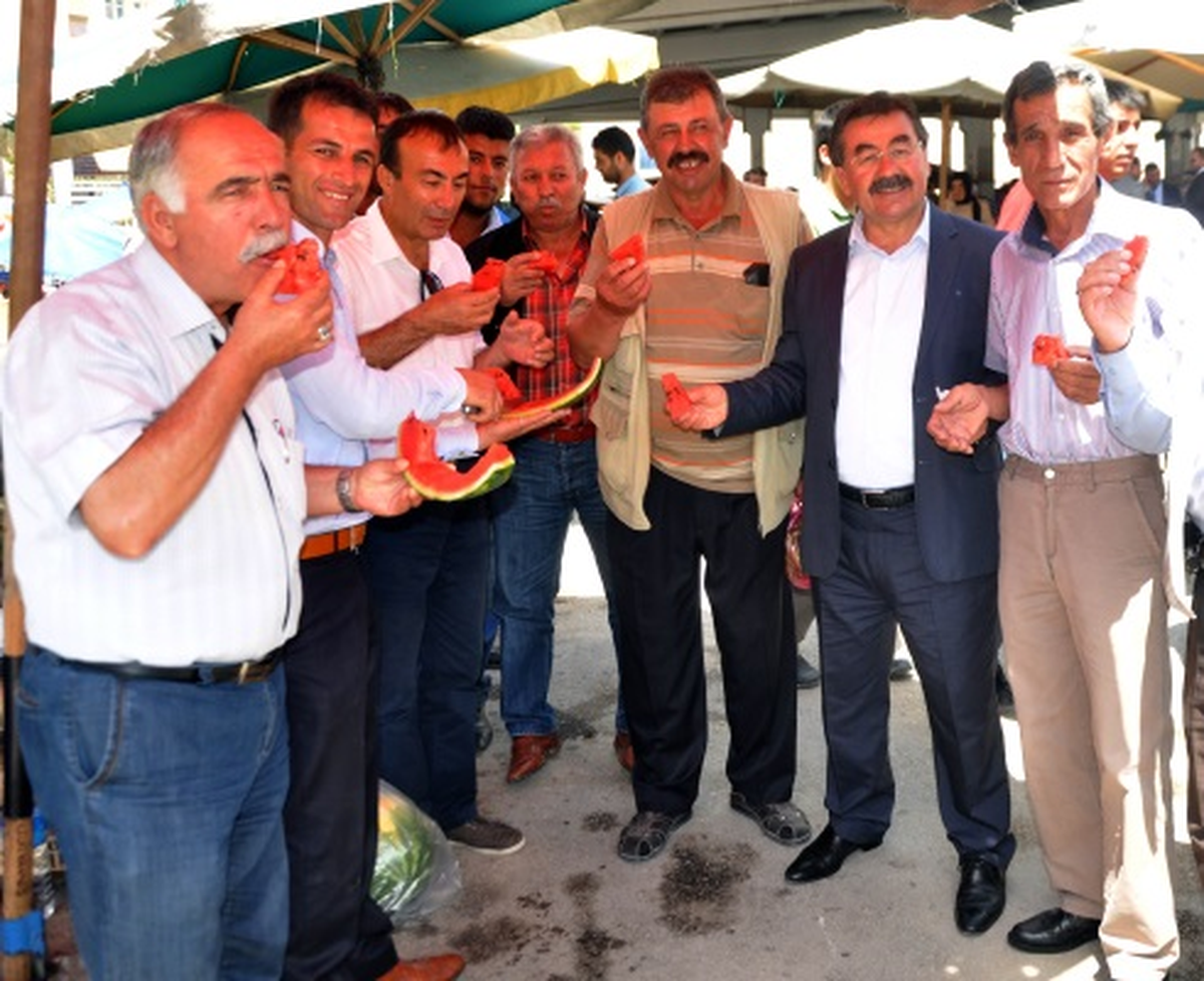 Başkan\'dan Karpuz İkramı