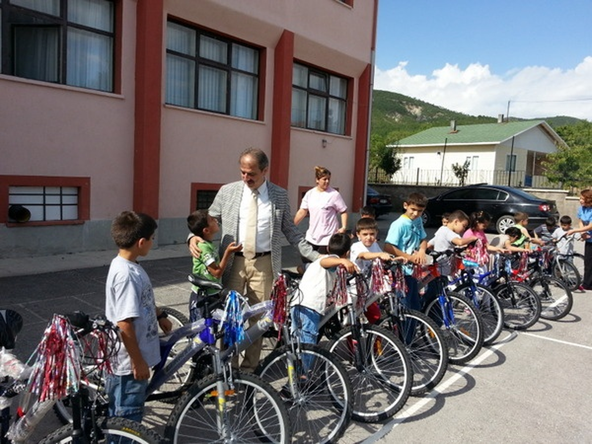 Başkan Dinç\'ten Yuva Çocuklarına Bisiklet Jesti