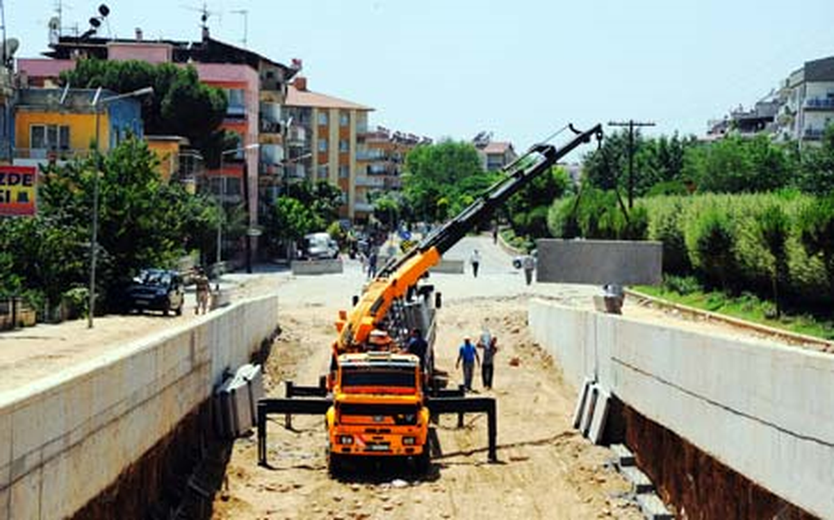 Battı- Çıktı\'nın İç Cephe Panelleri Yerleştiriliyor