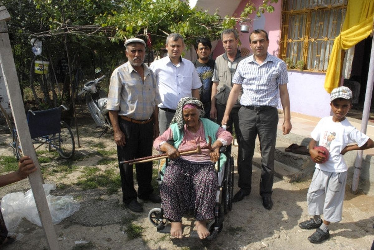 Belediyeden Engelli Vatandaşlara Tekerlekli Sandalye Verildi