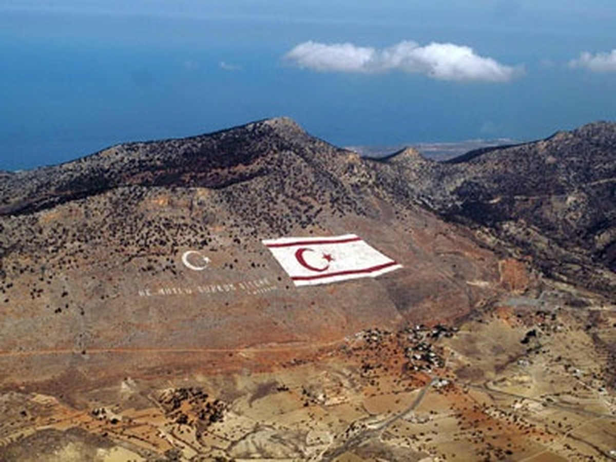 Beşparmak Dağları\'ndaki Türk Bayrağının Yeniden Boyanması İçin Kampanya Başlatıldı