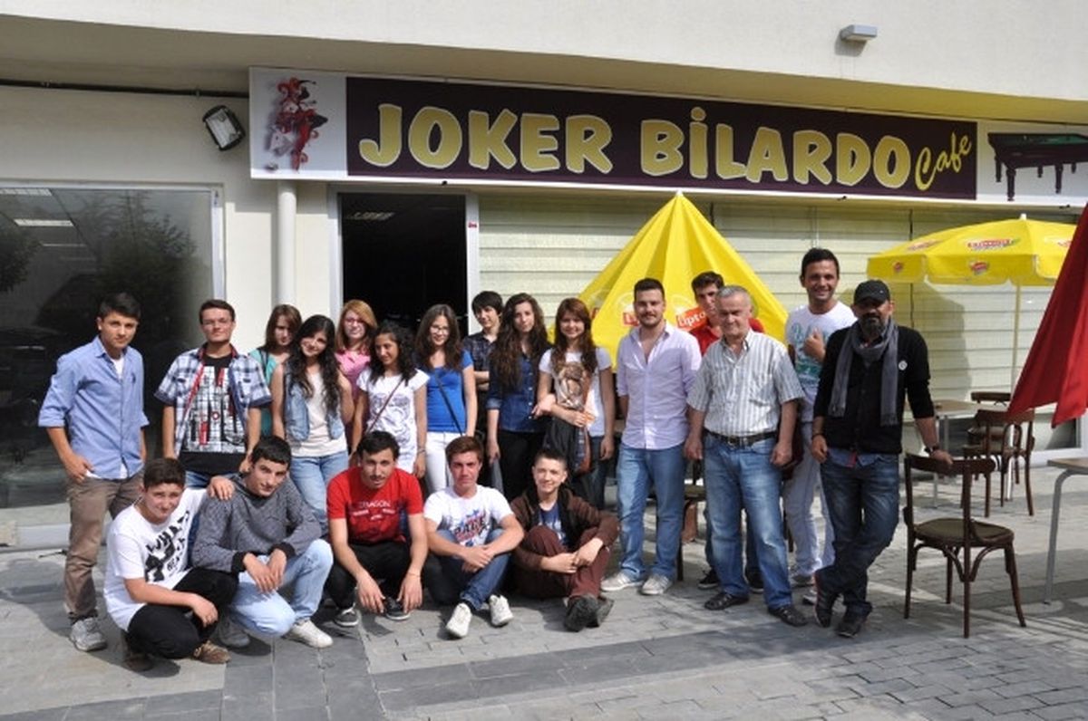 Düzce\'de Gençler Bilardo Öğreniyor