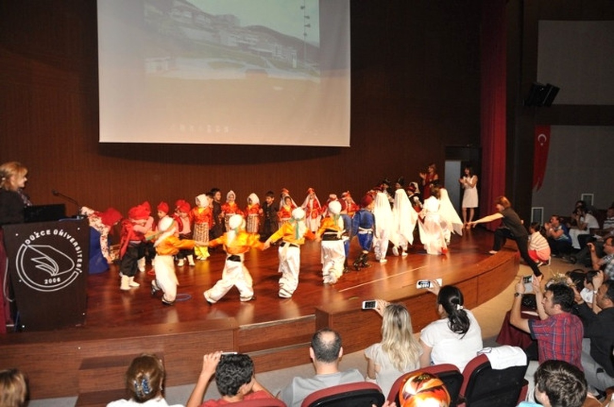 Düzce Üniversitesi Anaokulunda Mezuniyet Coşkusu