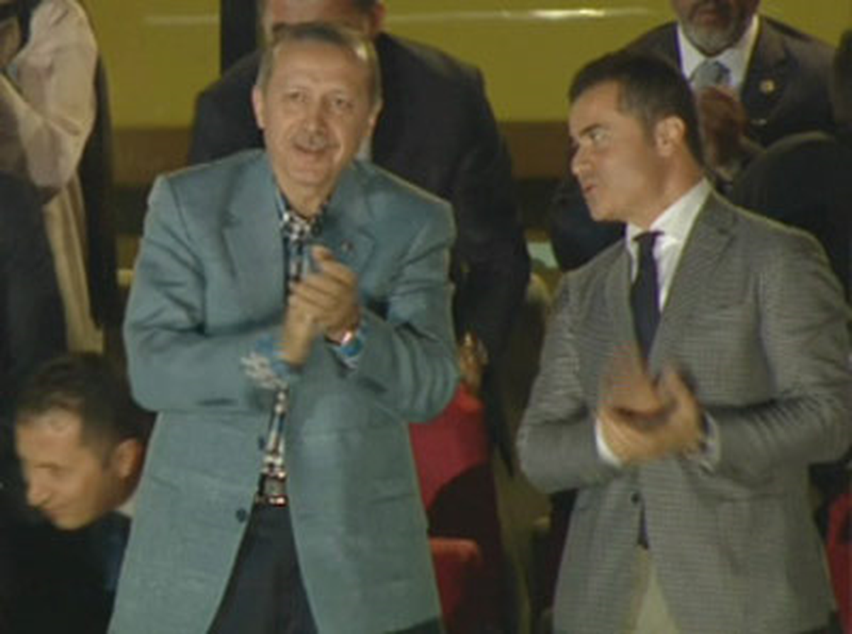 Erdoğan'ın Ayakta Alkışladığı İki Performans