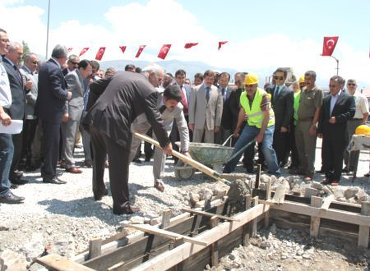 Erzincan Buğday Meydanı\'nda Yenileme Çalışmaları Başlatıldı