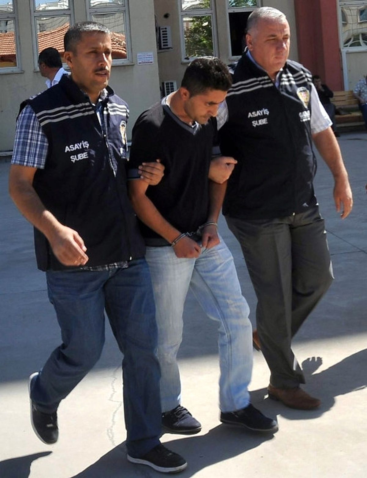 Eşini Öldüren Zanlı Adliyede