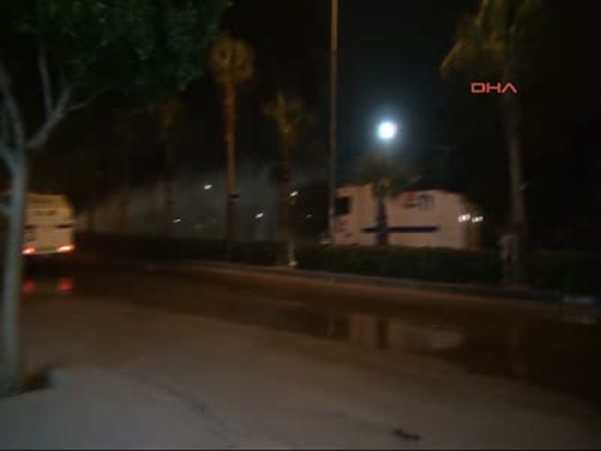 Eyleme Giden Kızını Grubun Arasından Çıkardı