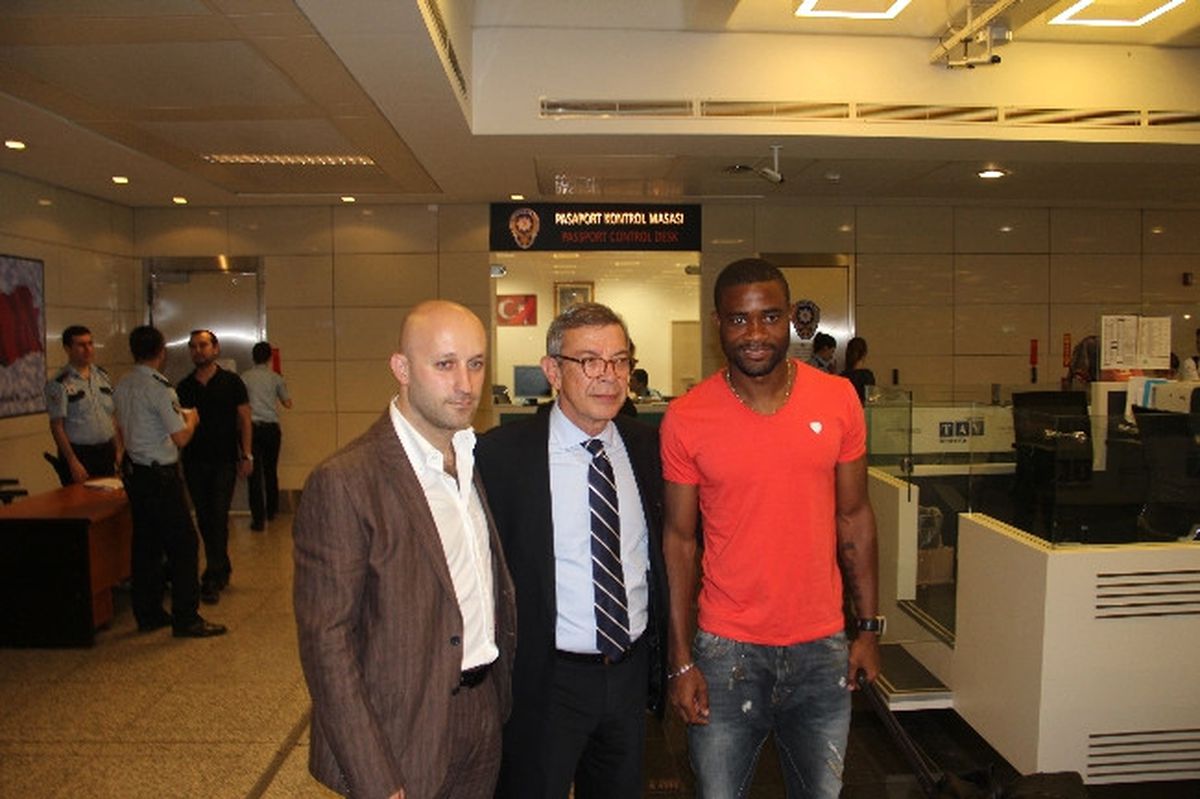 Galatasaray\'ın Yeni Transferi Chedjou İstanbul\'da