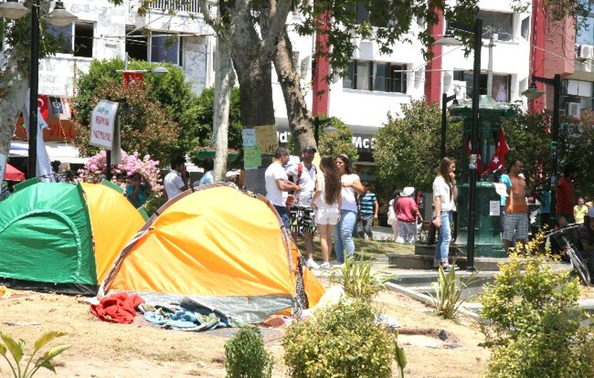Gezi Parkı Çadırları Turistlerin İlgi Odağı Oldu