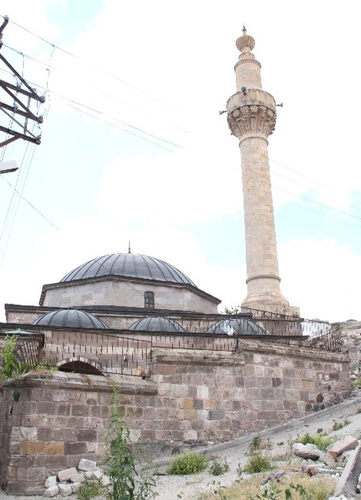 Hırsızlar Tarihi Caminin Kubbe Bakırlarını Çaldı