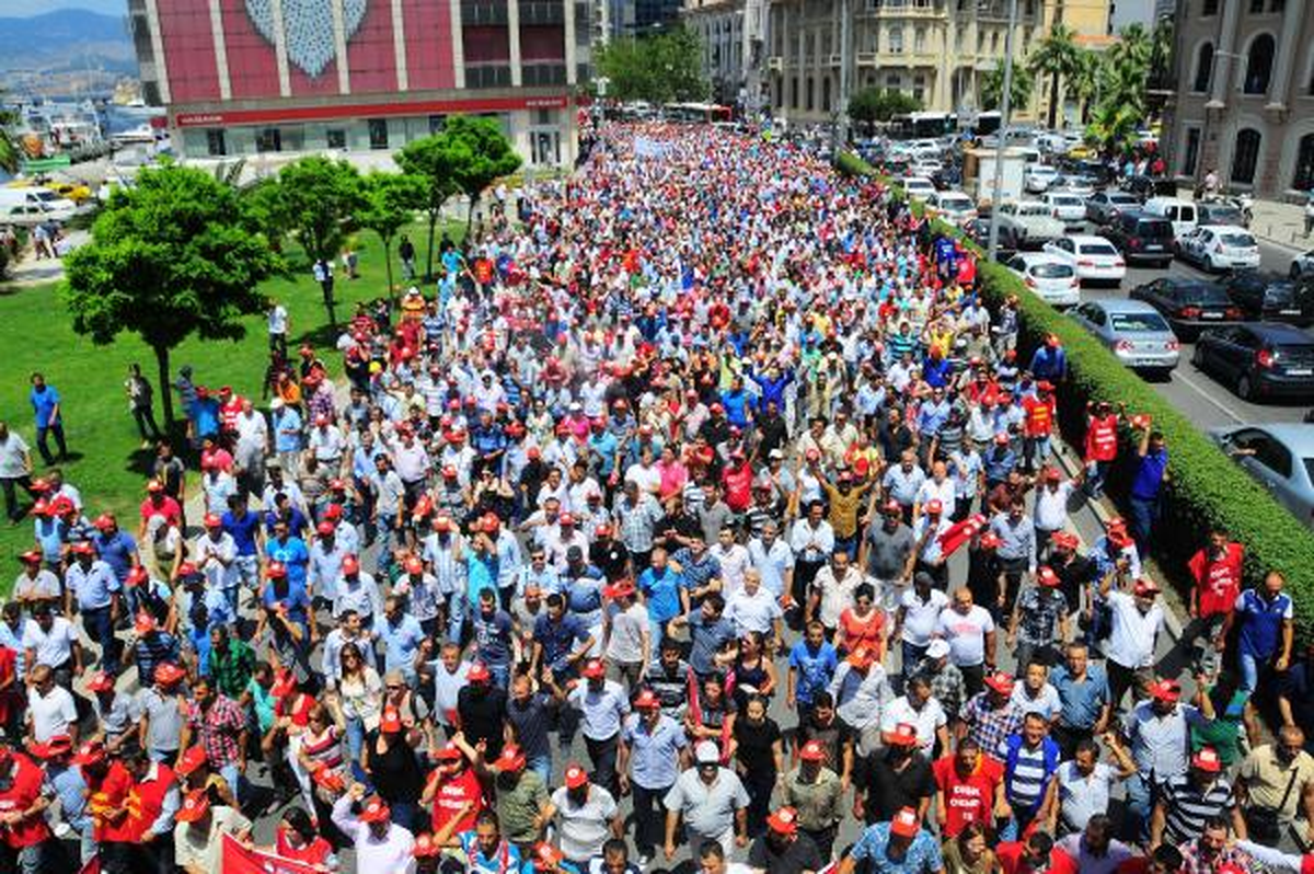 İzmir\'de 10 Bin İşçi Yürüdü