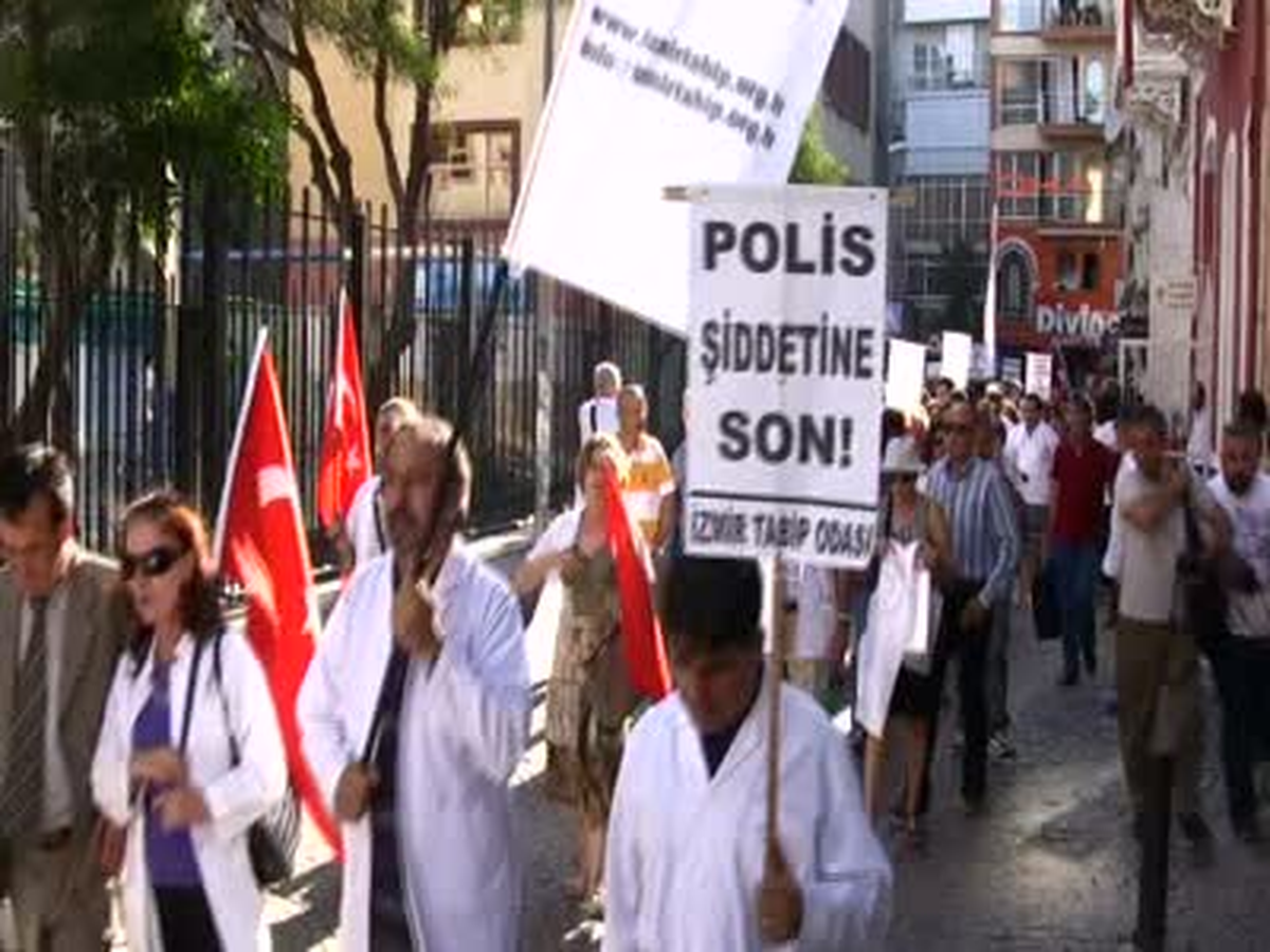 İzmir Gezi'ye Müdahaleye Çifte Protesto Gezi'ye Müdahaleye Çifte Protesto