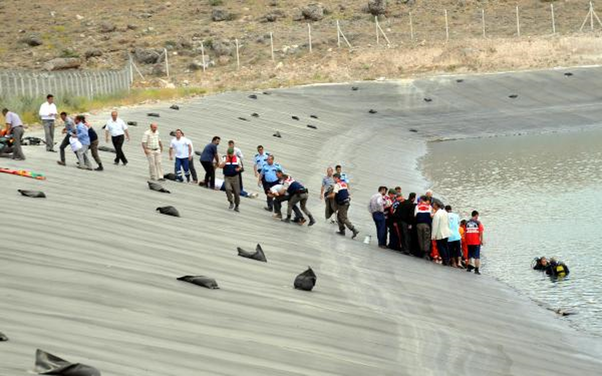 Kayıp İki Çocuktan Birinin Gölette Cesedi Bulundu
