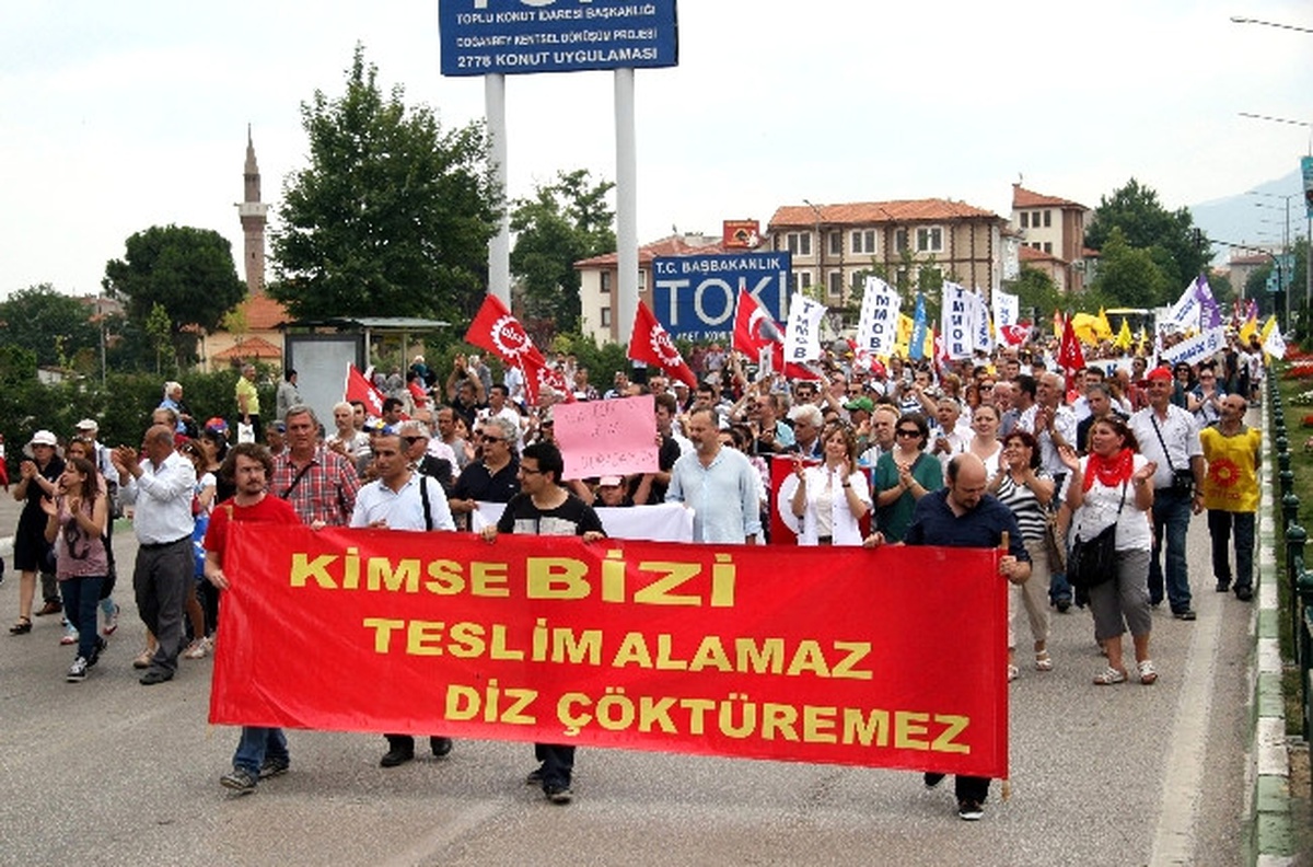 Kesk Bursa Üyeleri Taksim Gezi Parkı İçin Yürüdü