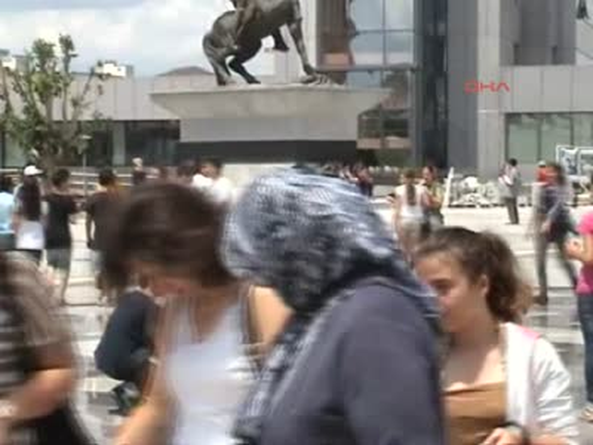 Kosovalı Çocuklar Böyle Serinledi