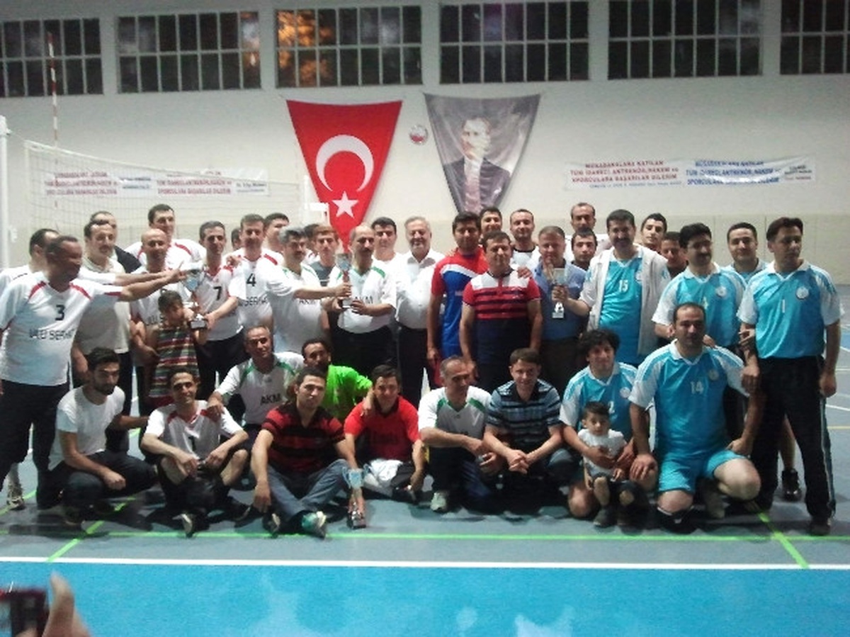 Kurumlar Arası Voleybol Turnuvası Şampiyonu İlçe Milli Eğitim Müdürlüğü Oldu