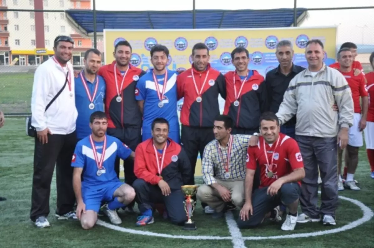 Kurumlar Arasında Şampiyon Ağrı ASKF