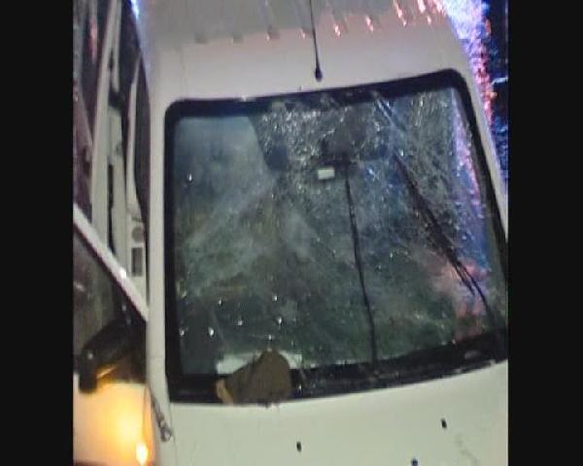 Maltepe\'de Polis Aracına Taşlı Sopalı Saldırı