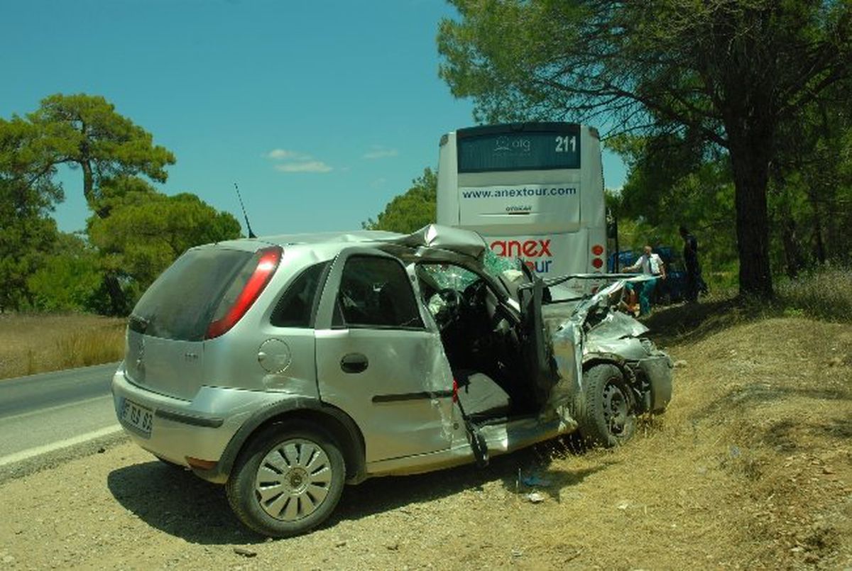 Manavgat\'ta Trafik Kazaları: 4 Yaralı