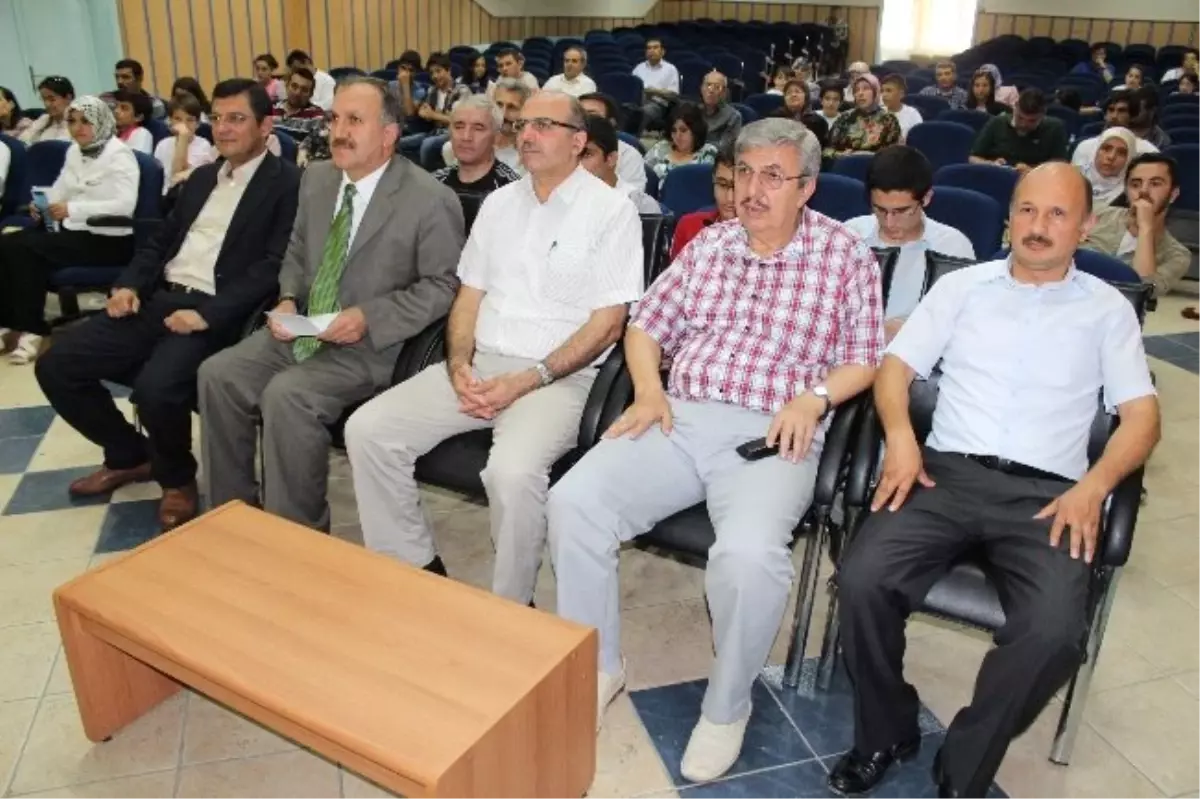 Manisa\'da 21 Başarılı Öğrenci Ödüllendirildi