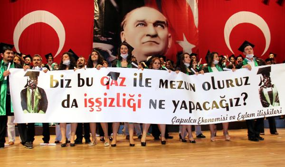 Mezuniyet Töreninde Gezi Protestosu