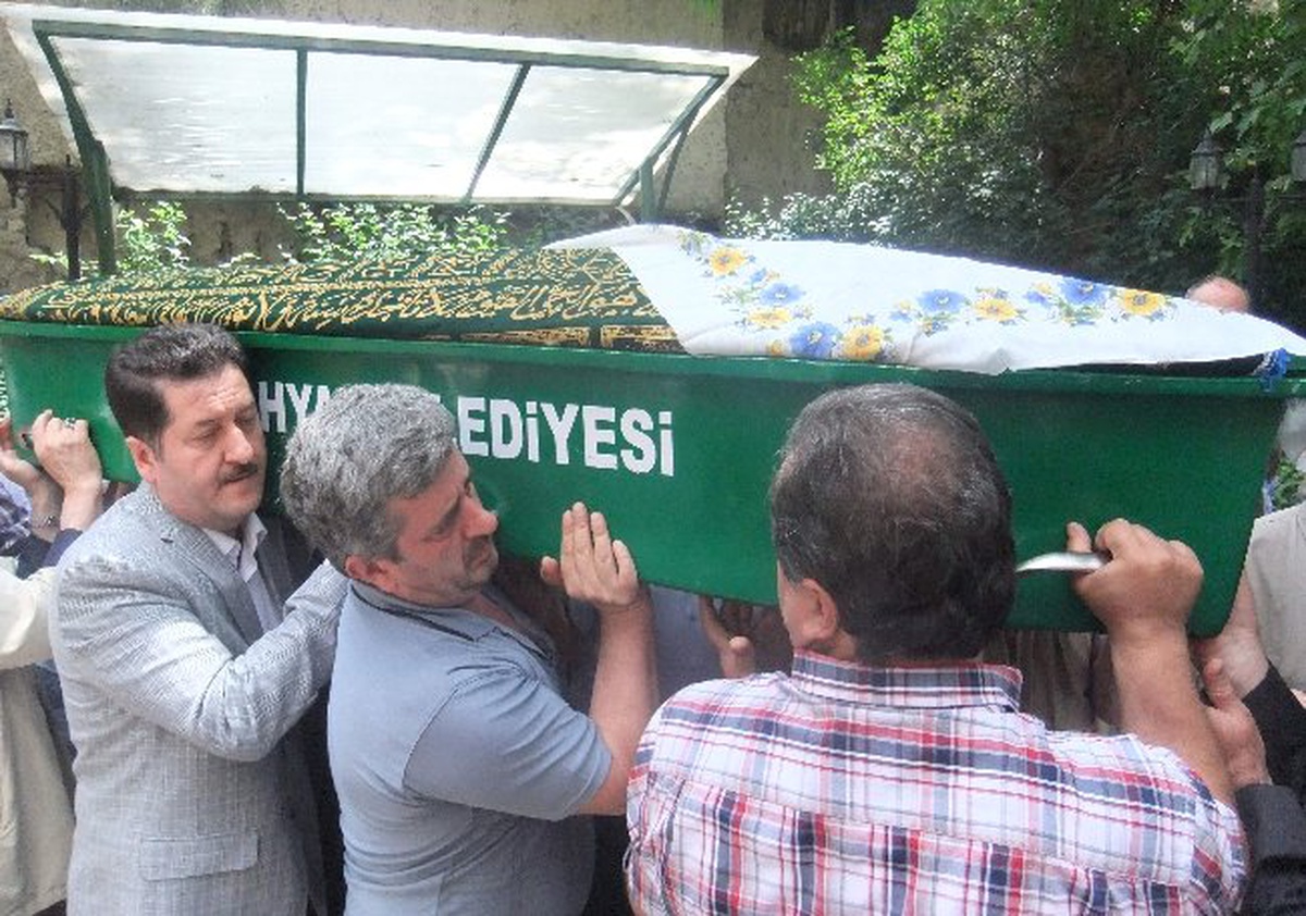 Milletvekili Kinay\'ın Yengesi Vefat Etti