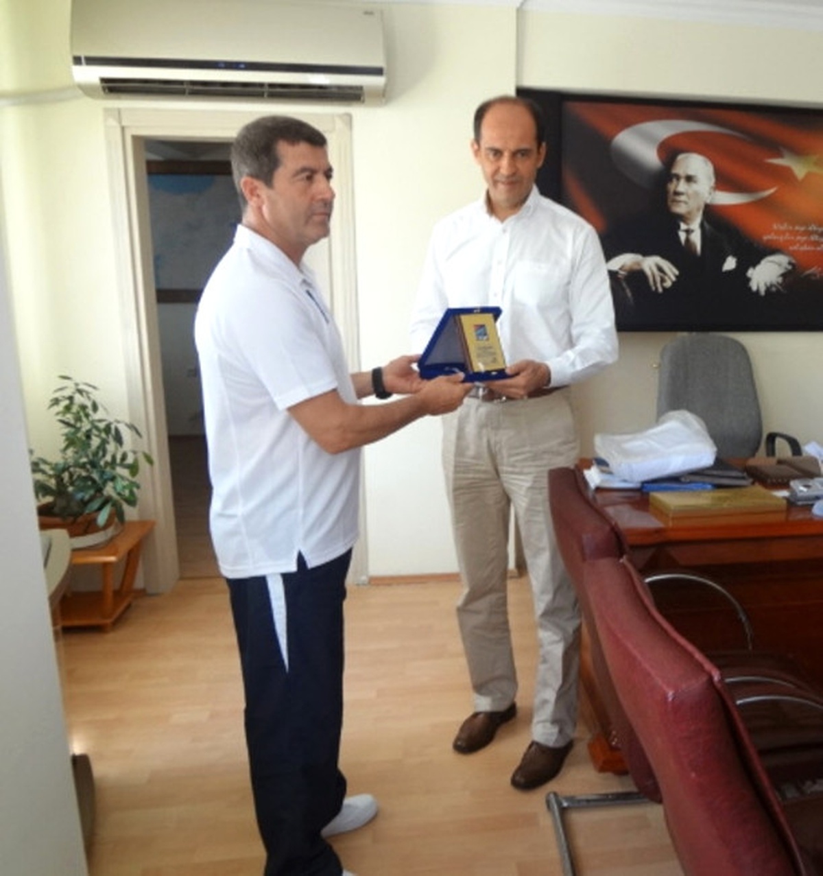 Milli Sporculardan Kaymakam Tunç\'a Ziyaret