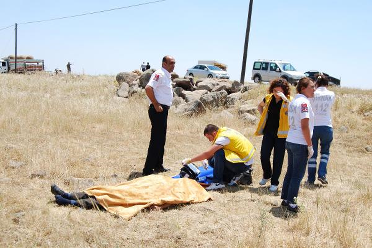 Otomobil Takla Attı: 1 Ölü, 2 Yaralı