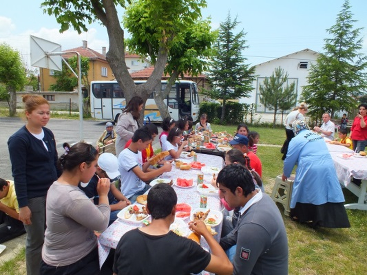 Özel Çocuklar Mangal Partisinde Buluştu