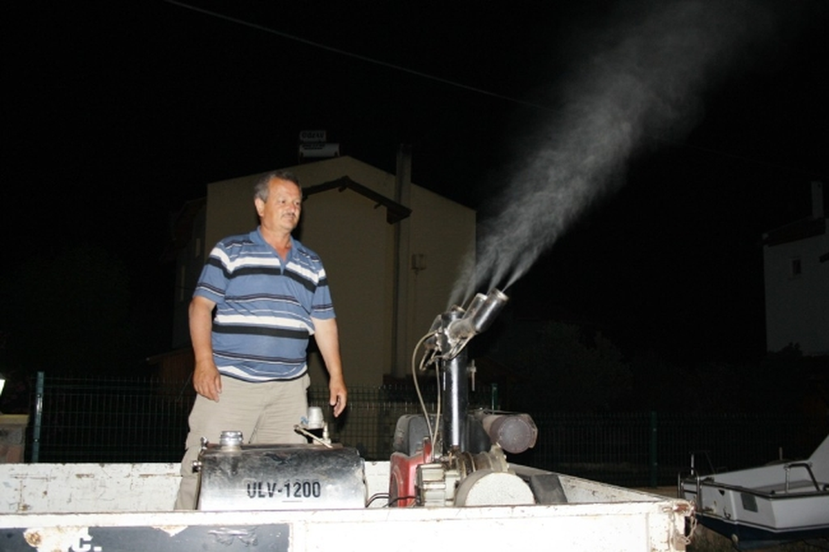 (Pazartesi) Ayvalık\'ta Sivrisinekle Hummalı Mücadele