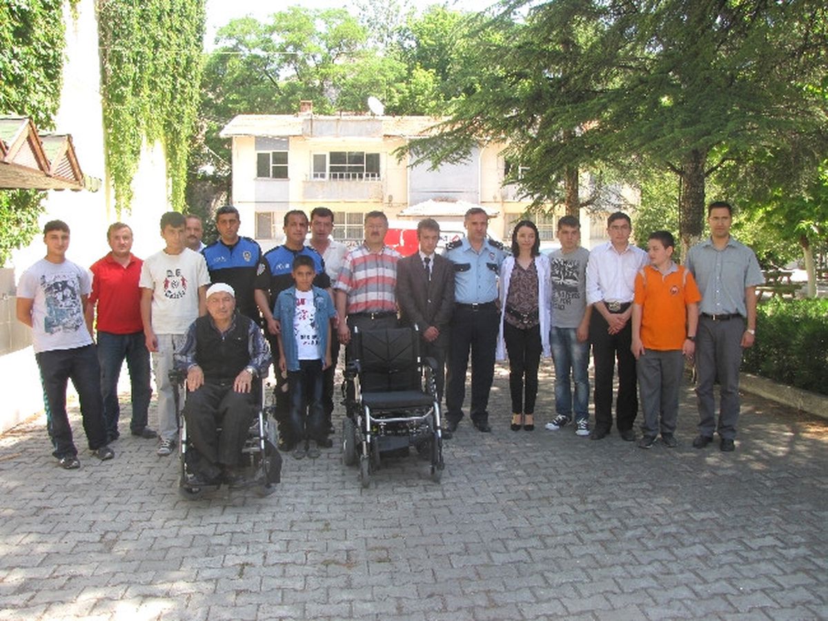 Polis ve Öğrenciler 2 Engelliye Umut Oldu