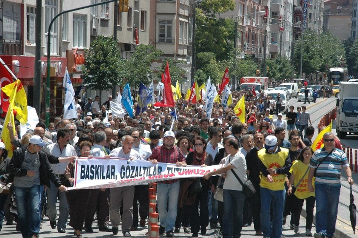 Sendikalar Bir Günlük Greve Gitti